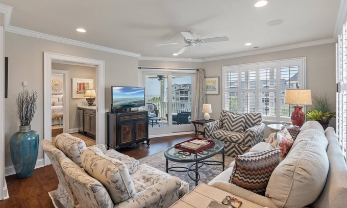Isle of Palms Condominio | Renovated Unit on Top Floor with Gorgeous Ocean Views