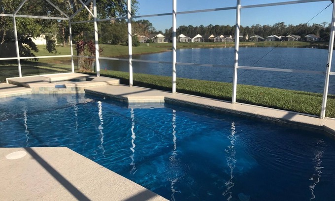 Eagle Pointe South Casa | Recientemente renovado en 2018 Waterfront 4 Bed / 2Bath Home 12Min. a Disney y Tiendas