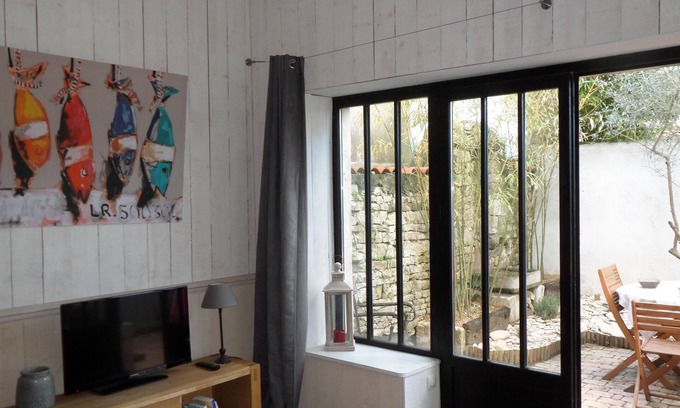 Rivedoux-Plage Casa | Bodega renovada, espíritu de taller 2/3 pers. ubicado en el corazón del pueblo