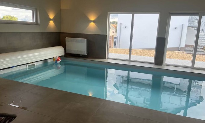 Mettlach Casa | Renoviertes Ferienhaus 115 qm, mit Ganzjährig Beheiztem Innenpool 28 C und Spa