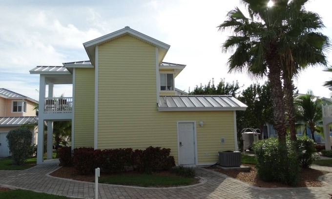 Alice Town Villa | Villa de 2 dormitorios / 2 baños en Alice Town, North Bimini y Slip Marina opcional de 50 pies