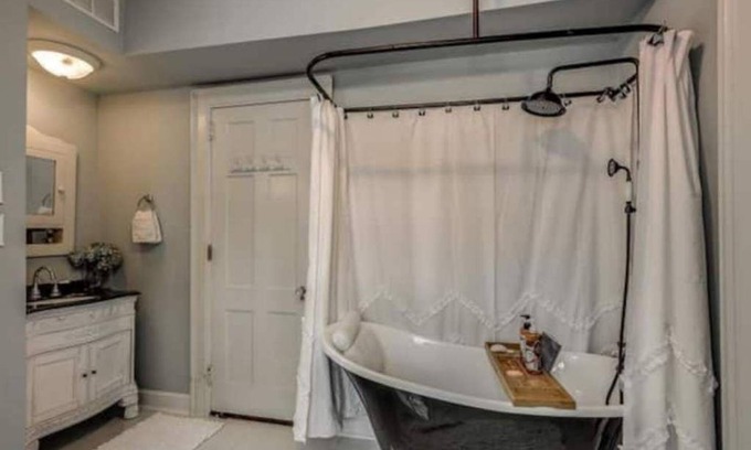 Conway Casa | Rent a whole Inn! The Inn on Elm 6 beds/5 baths.
