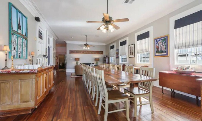 Faubourg Marigny Cama Y Desayuno | Rent entire top-rated, 9 BR Bed & Breakfast with pool - walk to French Quarter