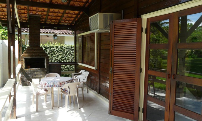 Guaeca Casa | Casa en Guaecá con Aire Acondicionado, cond cerrado, barbacoa, Wifi, balcón