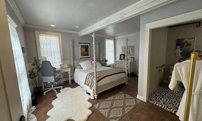 Historic District Casa | Rent the Entire Historic St James Hotel located in charming Georgetown!!