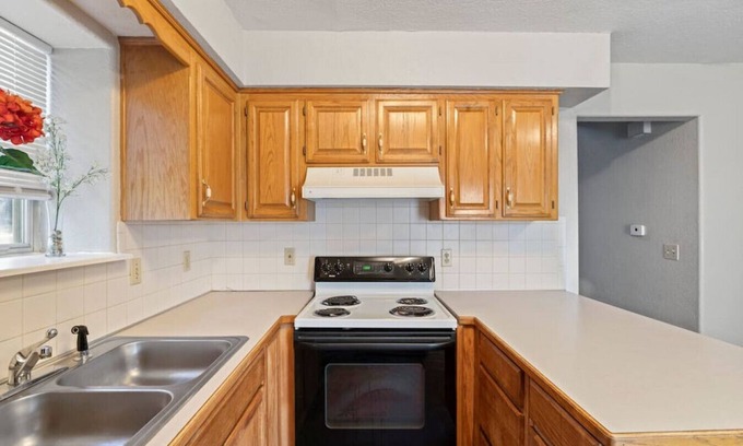 Independence Casa | Comfortable Mid-Term Rental in Charming Independence, Missouri: Your Ideal Home Away from Home!