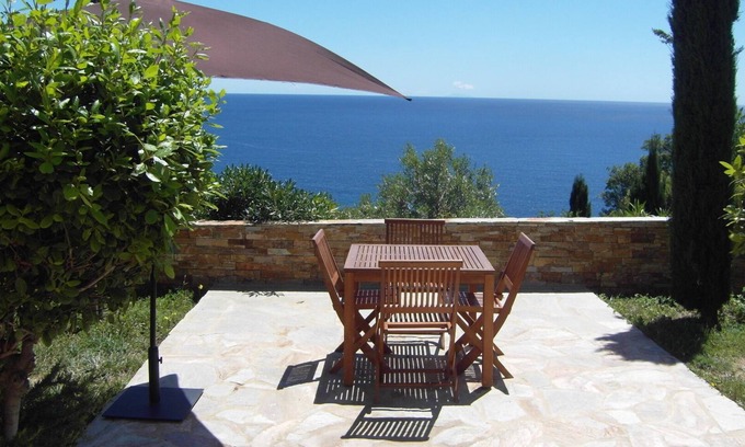 Figarella Apartamento | Promoción Alquiler en Miomo, Cap Corse, jardín, piscina y magníficas vistas al mar.