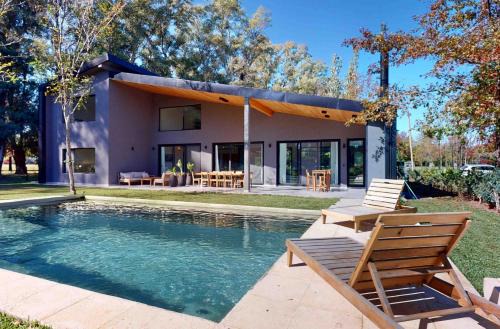 Pilar Casa | RentUp - Diseño exclusivo espacios unicos Tessalia Casa Polo