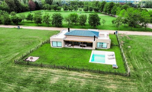 General Rodriguez Casa | RentUp - Retiro de lujo Casa moderna con jardin y piscina en Pilar