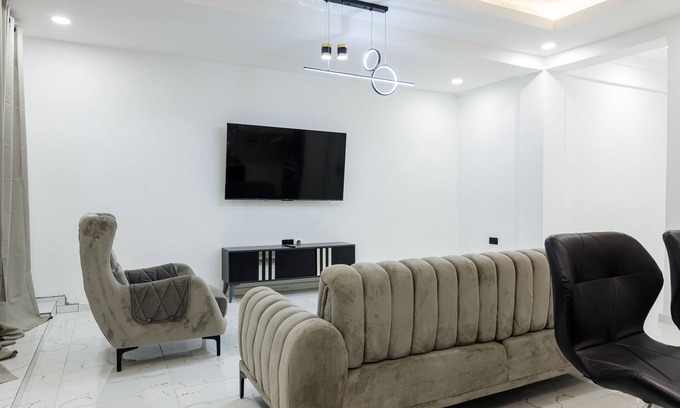 Mallam Apartamento | Reo's Smart Haven: Chic & Comfy