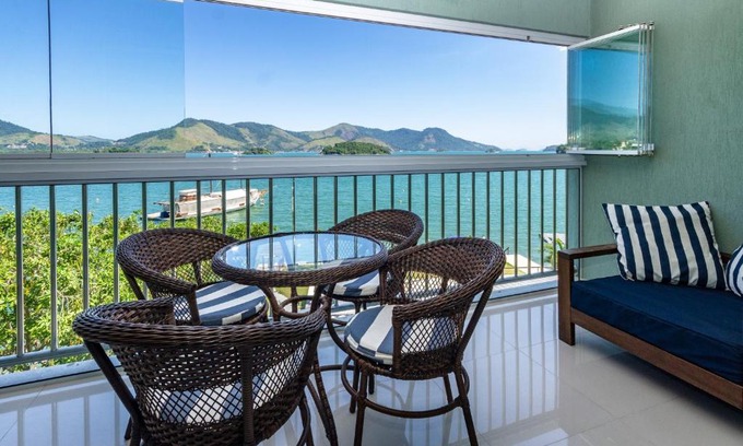 Caieira Apartamento | Requinte à beira mar! Recarregue suas energias!