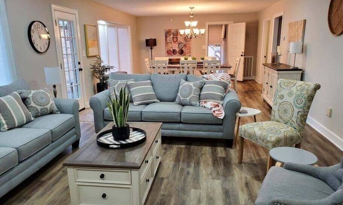 Clarksville Casa | Residence (1335 Whitt Ln)