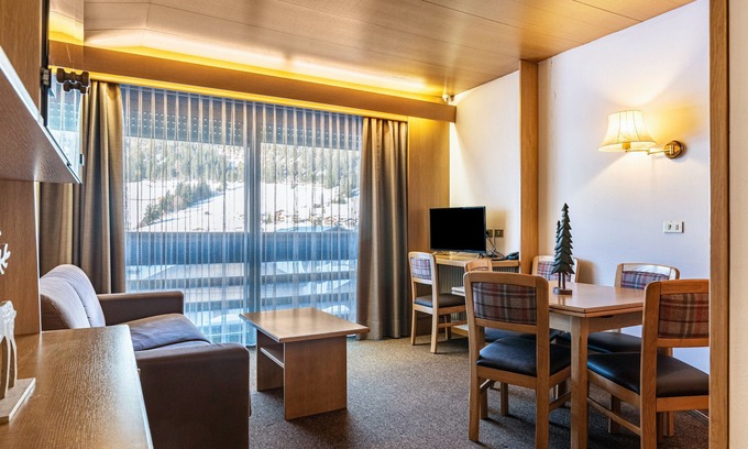 San Giovanni di Fassa Apartamento | "Residence Anda Appartamento 42" with Views of the Dolomite Peaks, Shared Indoor Pool & Jacuzzi