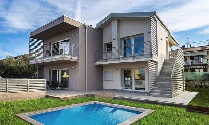 Montioni Apartamento | Residence Fontana di Trevi- modern, pool, Wifi