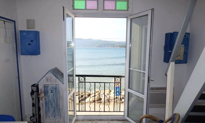 Les Sablettes Apartamento | Residence La Jetée - Rare to rent, feet in the water, full sea view, wifi ...