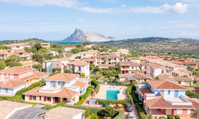 Monte Petrosu Apartamento | Residence La Tartaruga Terrace with swimming pool