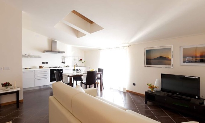 Cavaion Veronese Casa | Residence le Torri - M* - Elegant two-room apartment Lake Garda Bardolino