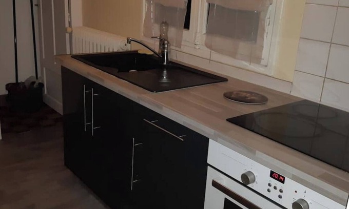 Chateauroux Apartamento | Residence Mifaly - Red and white decor apartment