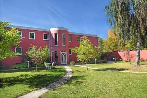 Erlangen Apartamento | Residence Moai - Exklusiver Rückzugsort für Geschäftsreisen - kostenloser Parkplatz, WLAN, Waschtrockner, Smart TV, Qbo ESSENTIAL, ergonomischer Schreibtisch