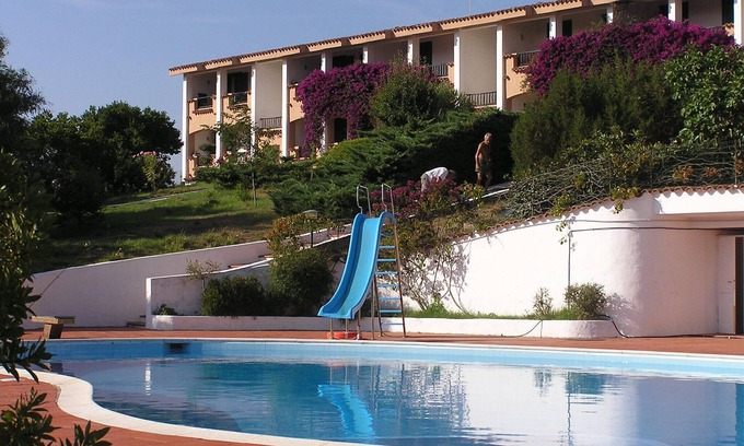 Baja Sardinia Apartamento | Residencia Pinnetta: apartamento de 4 plazas con piscina y wifi gratuitos