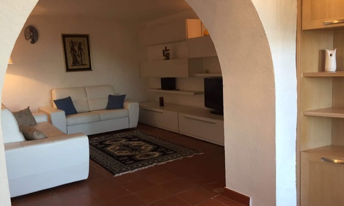 Baja Sardinia Casa | ESCALA DE RESIDENCIA CERRADA