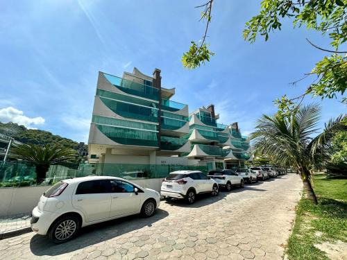 Quatro Ilhas Apartamento | Residencial Ilha do Arvoredo - Praia de 4 Ilhas, próximo ao mar.
