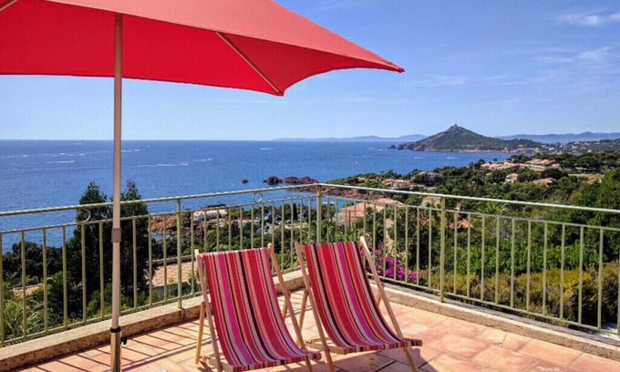 Antheor Villa | Villa residencial con gran piscina en Antheor, sur de Francia