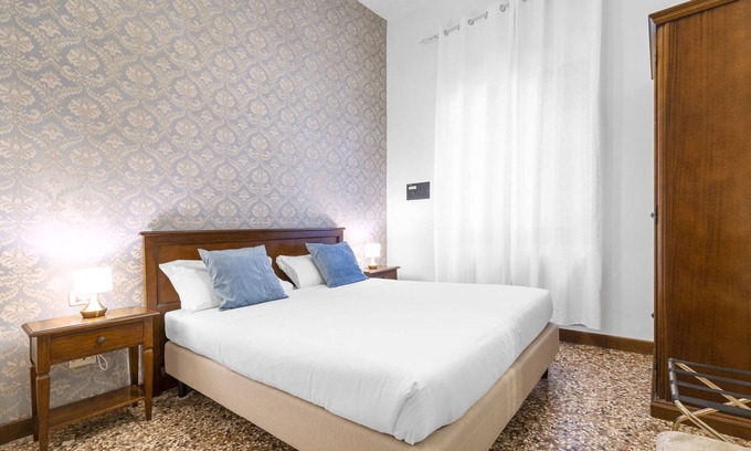 Dorsoduro Cama Y Desayuno | Residenza Centopietre by Wonderful Italy - Camera Blue Moon 1