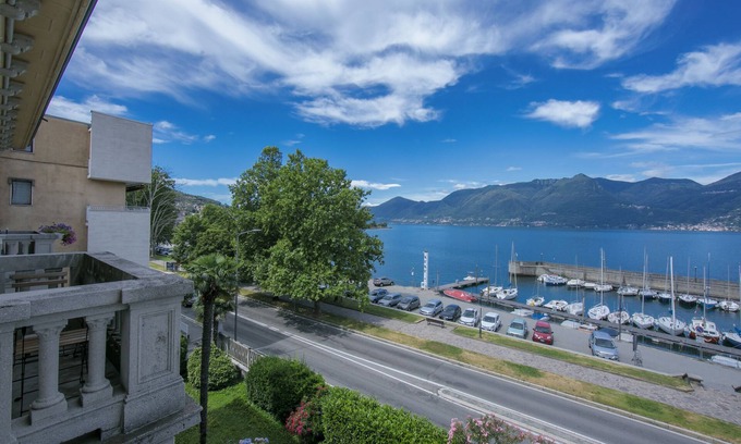 Luino Apartamento | Residenza Oleandro Lake View Luino Center, Luino, Italy