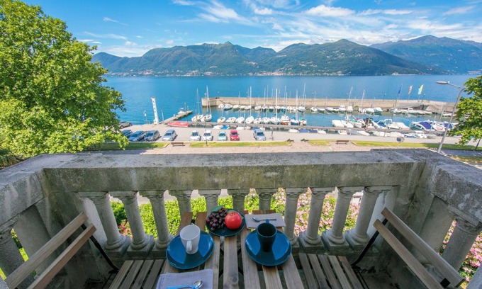 Luino Apartamento | Residenza Oleandro Lake View Luino Center