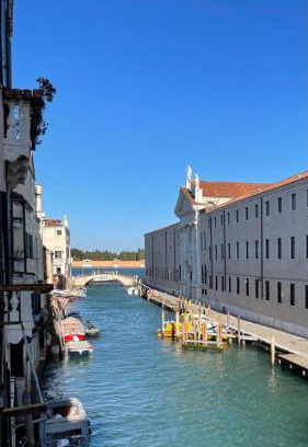 Cannaregio Apartamento | Residenza Stardust Suite with Canal View