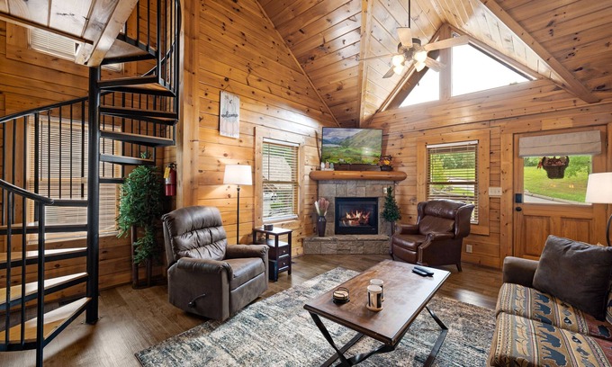 Pigeon Forge Cabina | Resort Cabin 3Br w/Hot Tub & Pool @ Dollywood