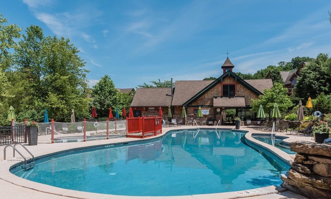 Vernon Condominio | Resort | Fireplace | Free Wifi | Pool | Hot Tub | 1st Floor | 02-14