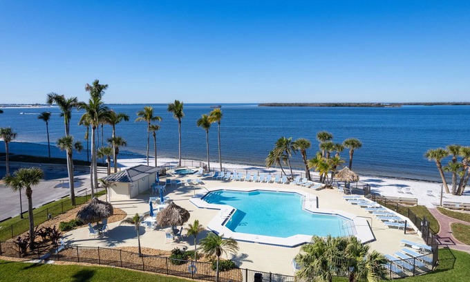 Punta Rassa Condominio | Resort Harbour Properties