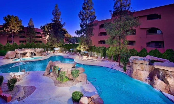 Paradise Valley Village Condominio | Resort Like Condo in the Prestigious Paradise Valley Area