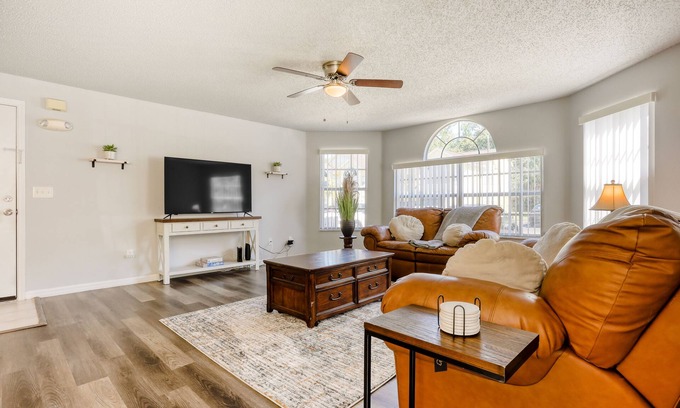 Royal Palm Bay Condominio | Resort-like condo with pool, hot tub, tennis, & gym - WiFi, private W/D, Dogs OK