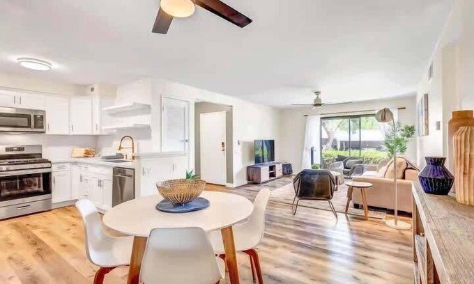 Carmel Valley Condominio | Resort Living with Pool & Tennis, Minutes to Del Mar Beaches!