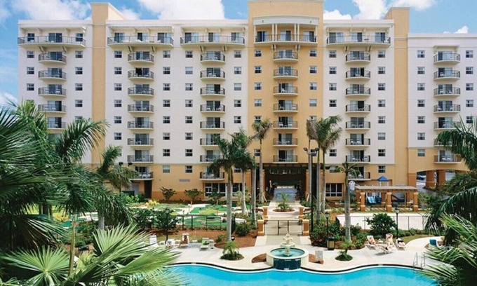 Survey Creek Complejo | Resort Managed 2 BR -Sleeps 8 at Wyndham Palm Aire - Pools, Free Beach Shuttle!