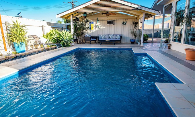 Broken Hill Casa | Resort on Morgan - Entertainers Paradise | Stunning Pool | Pet & Family Friendly