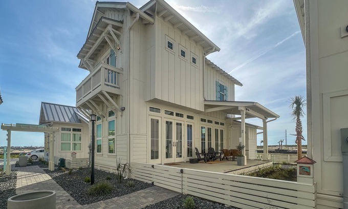 Port Aransas Cabina | Resort Pools, Golf Cart Boardwalk to Beach