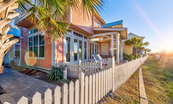 Port Aransas Cabina | Resort Pools, Pet Friendly, Golf Cart Boardwalk to Beach