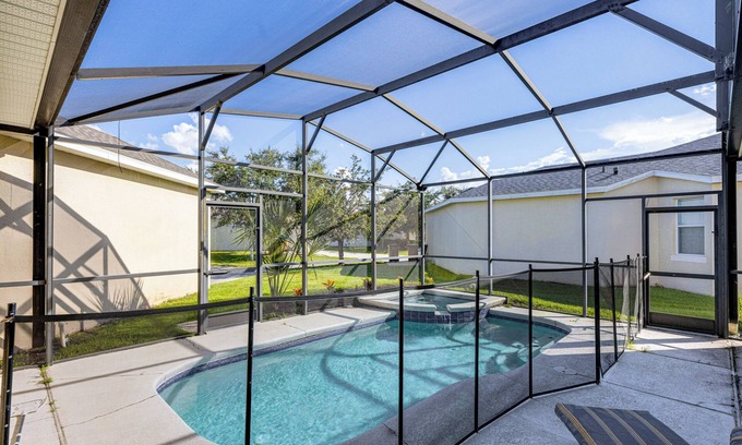 Trafalgar Village Casa | Resort Retreat w/Outdoor Oasis: 13 Mi to Disney!