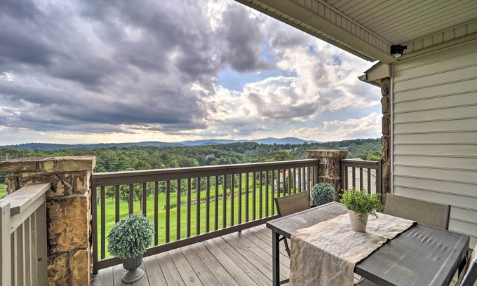Roaring Gap Condominio | Resort Retreat w/ Pool & Impressive Golf Vistas!