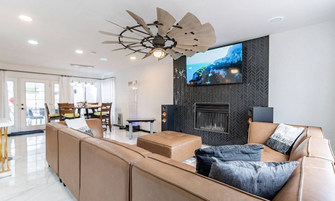 Chandler Casa | Resort setting in Chandler Home with Free Heated Pool /Spa /Game Room /Mini Golf