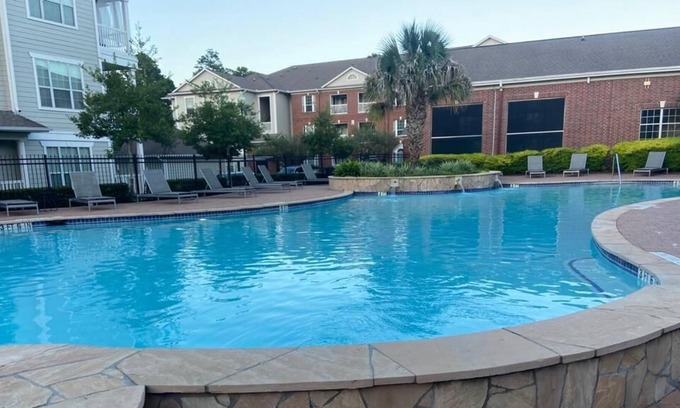 College Park Apartamento | Resort-Style 2 bed/2bath Apartment in The Woodlands, TX