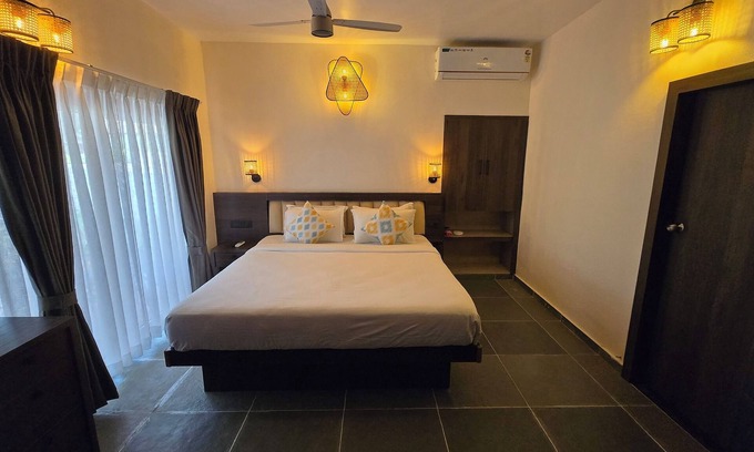Alappuzha Cama Y Desayuno | Resort style boutique homestay with WiFi, AC, Swimming Pool in Marari, Alappuzha