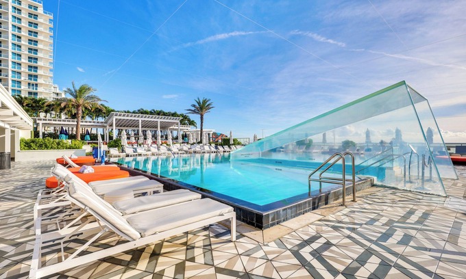 Barrier Island Apartamento | Resort-style Fort Lauderdale Condo: Balcony & View