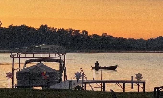 Salem Lakes Casa | Resort Style Lake Front Home. Pontoon Available.