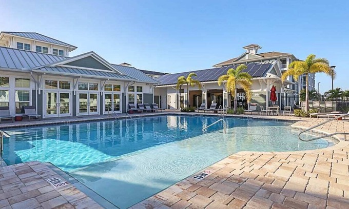 Bradenton Apartamento | Resort Style Stays 1BR with Pool and Gym
