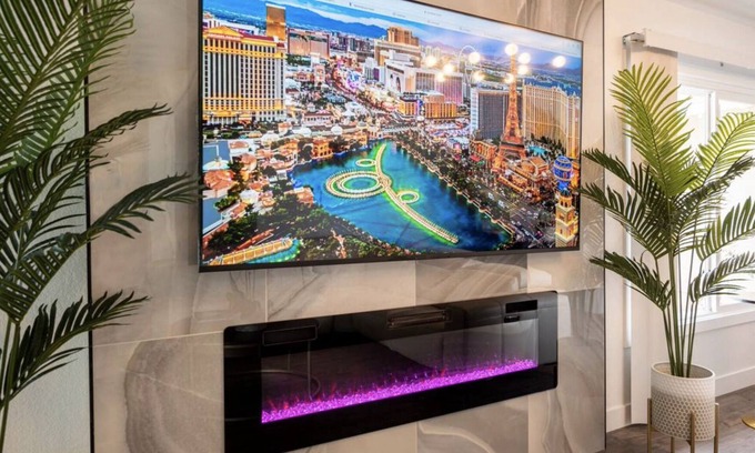 Las Vegas Casa | RESORT STYLE VILLA/ POOL IN DOWNTOWN /MASTER CHEF KITCHEN/OFFICE